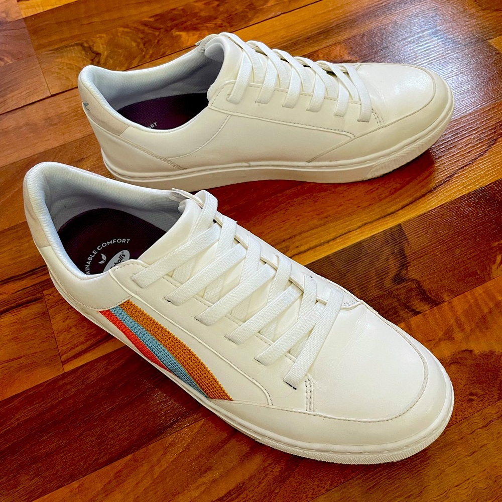 Dr. Scholl’s sneakers